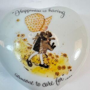 Vtg 1973 Holly Hobbie Heart Porcelain Trinket Box Happiness is Having Someone